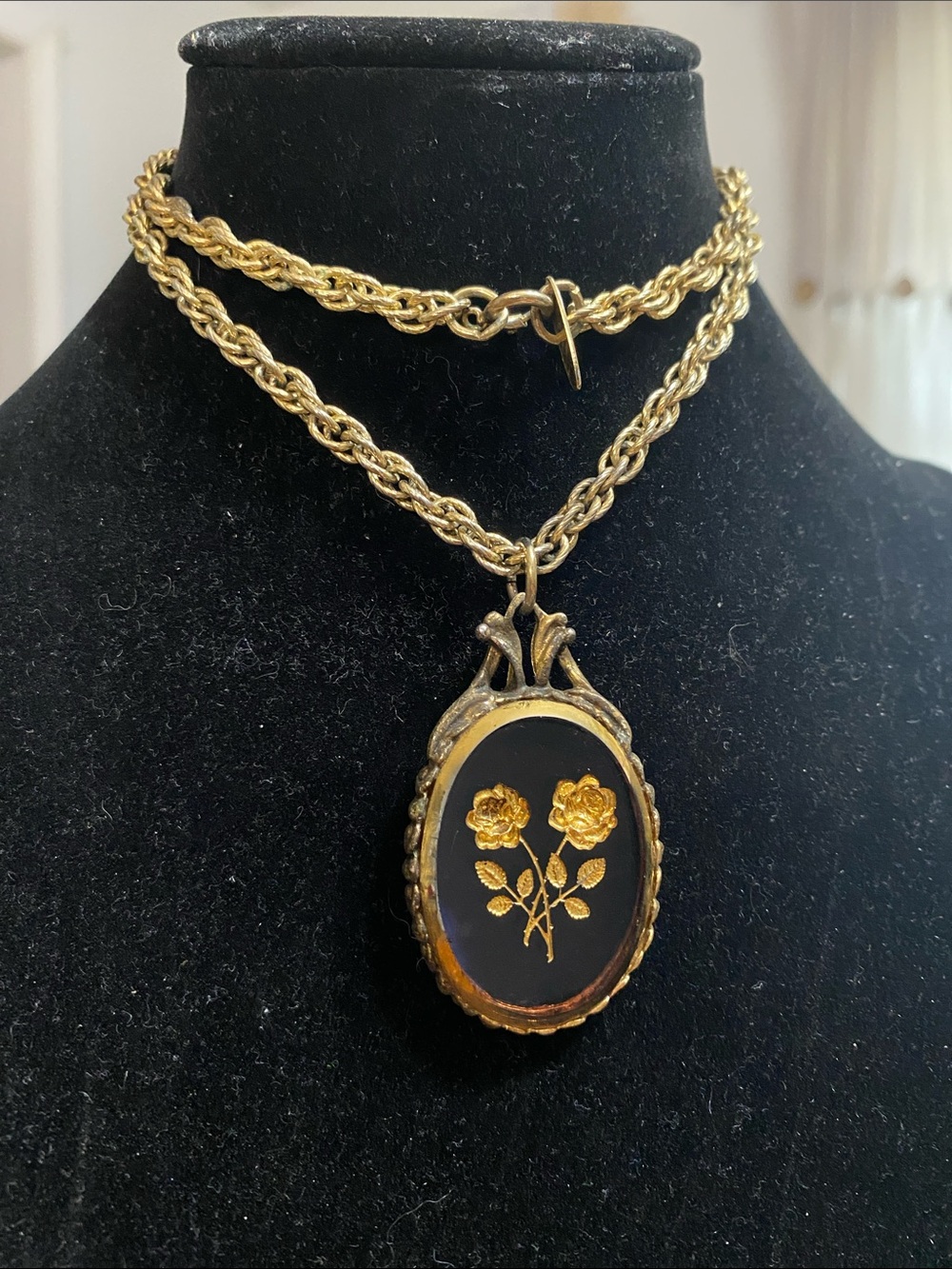 Whiting & Davis Gold-Tone Pendant Necklace with Purple Glass Gold Roses